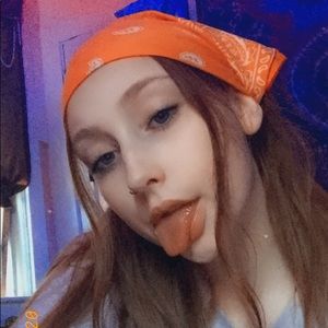 Meet your Posher, Halana